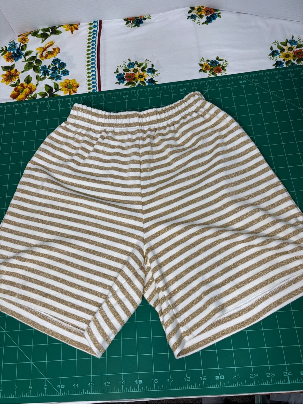 Vintage Outlander Collection Gold Striped Elastic-Waist Cotton Shorts